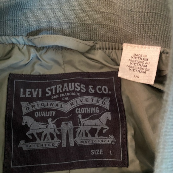 Like new mens Levi’s bomber jacket . - Picture 2 of 3